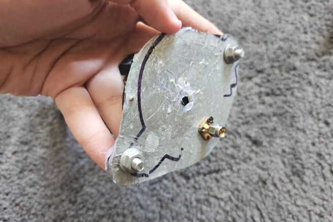 A picture showing the best way to hold the screws - as desrcibed below