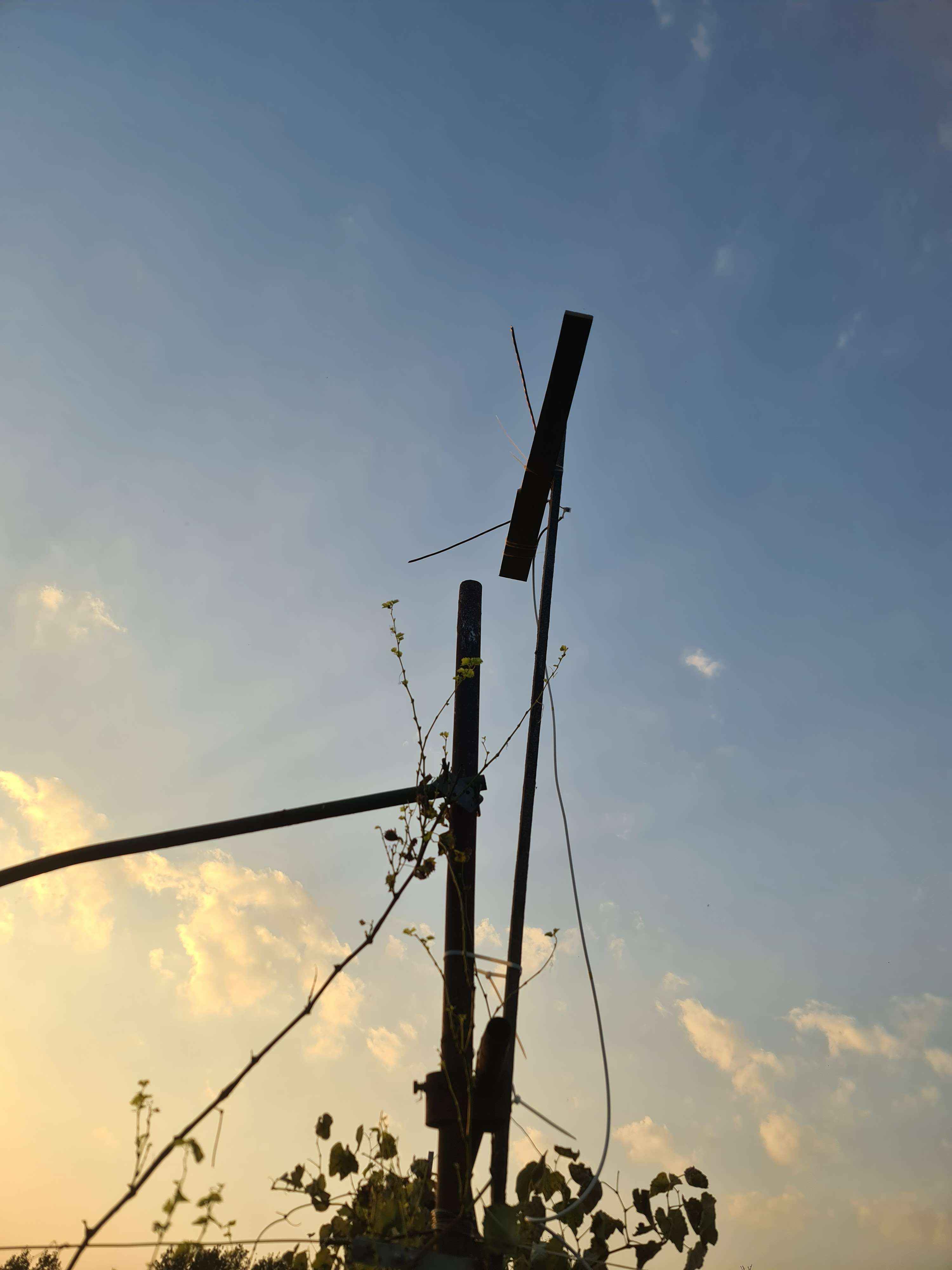 The original V-dipole fixture